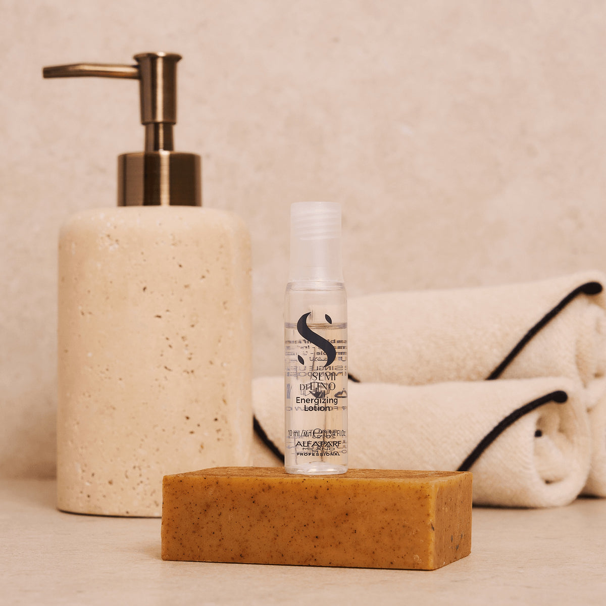 Alfaparf Milano Semi di Lino Scalp Energizing Lotion – Fiale Energizzanti per Capelli con Tendenza alla Caduta 12 × 10 ml, immagine ufficiale 3