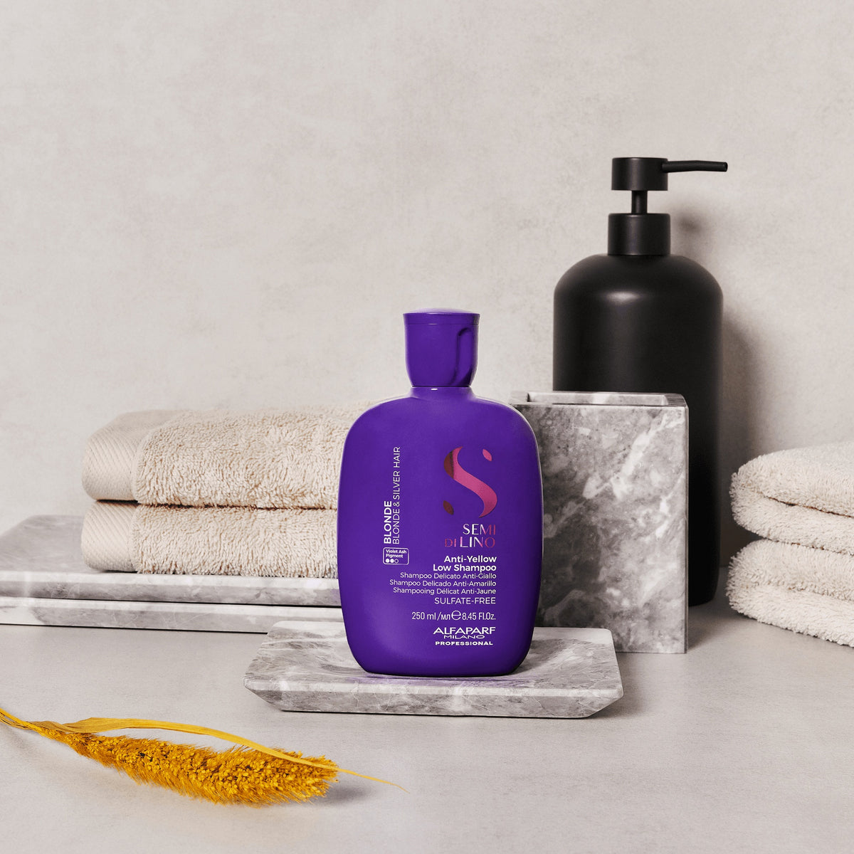 Alfaparf Milano Semi di Lino Blonde Anti-Yellow Low Shampoo – Shampoo Antigiallo per Capelli Biondi 250 ml, immagine ufficiale 3