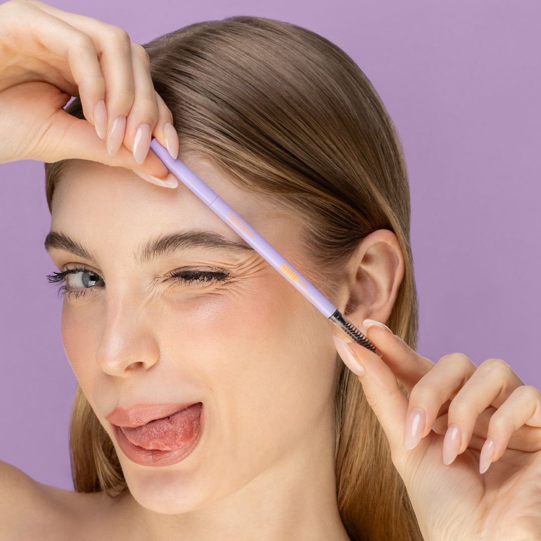 NEJHA Fatal Brow Pencil, foto ufficiale su modella