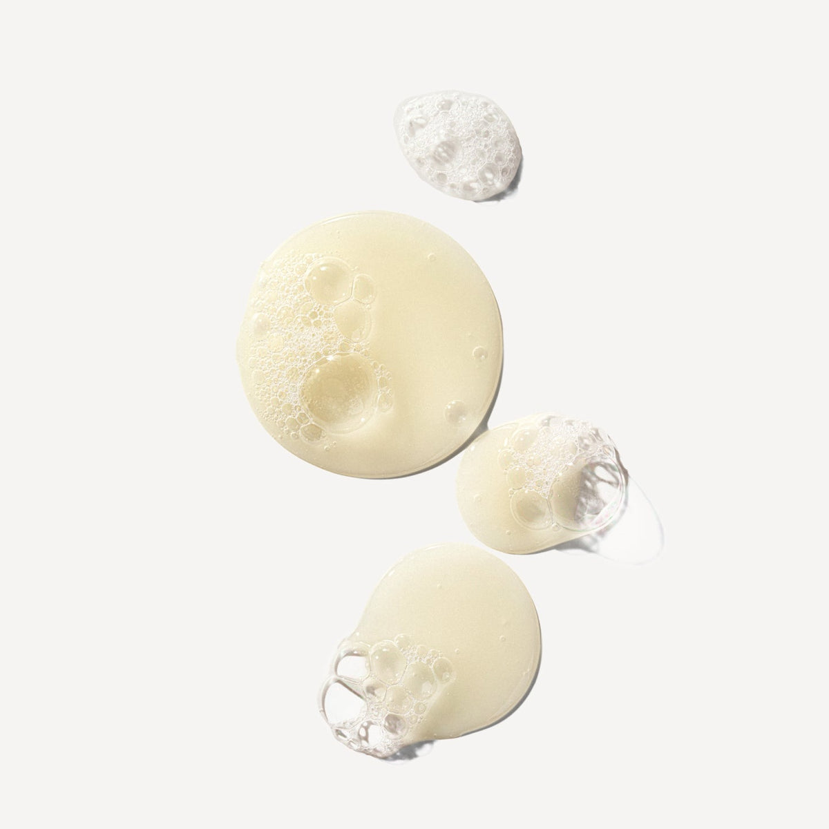 Olaplex No.4 Bond Maintenance Strengthening Shampoo, texture o utilizzo del prodotto