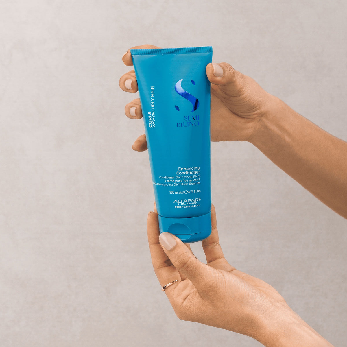 Alfaparf Milano Semi di Lino Curls Enhancing Conditioner – Conditioner di definizione per onde e ricci, da risciacquo e/o leave-in 200 ml, immagine ufficiale 3