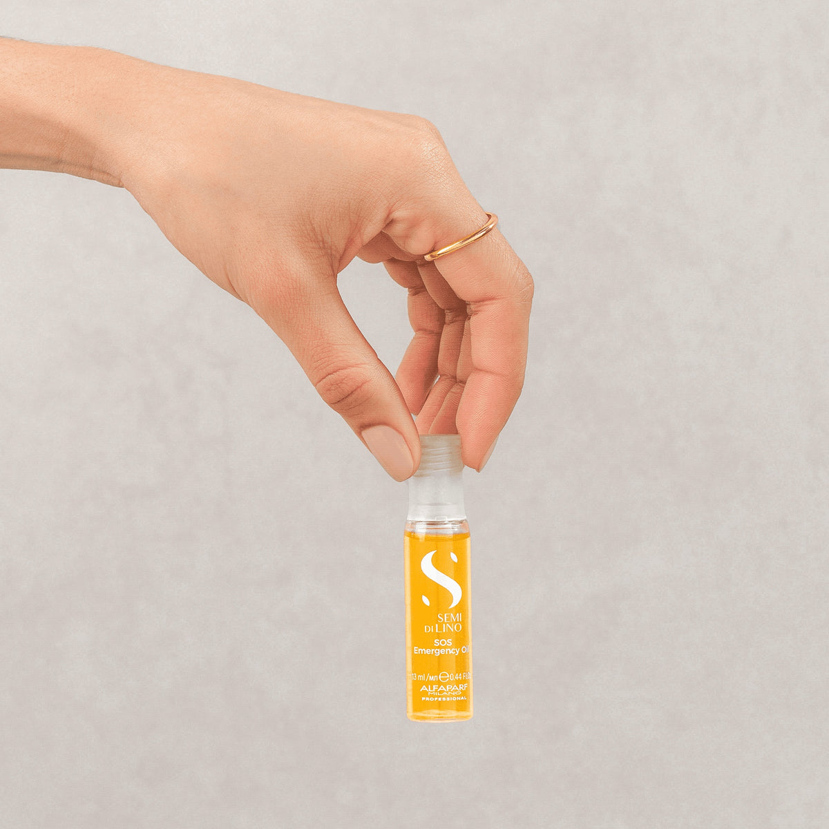 Alfaparf Milano Semi di Lino Reconstruction Sos Emergency Oil – Trattamento professionale di ricostruzione per capelli danneggiati 6 × 13 ml, immagine ufficiale 4